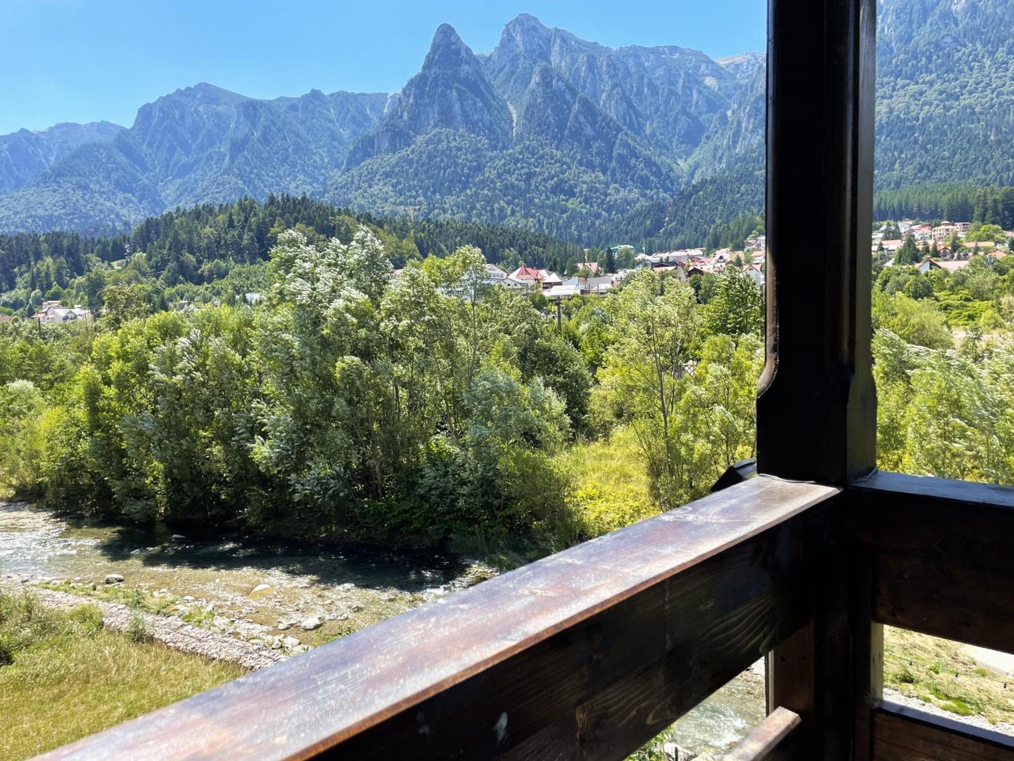 Alpine River With Peace And Mountain View Apartment