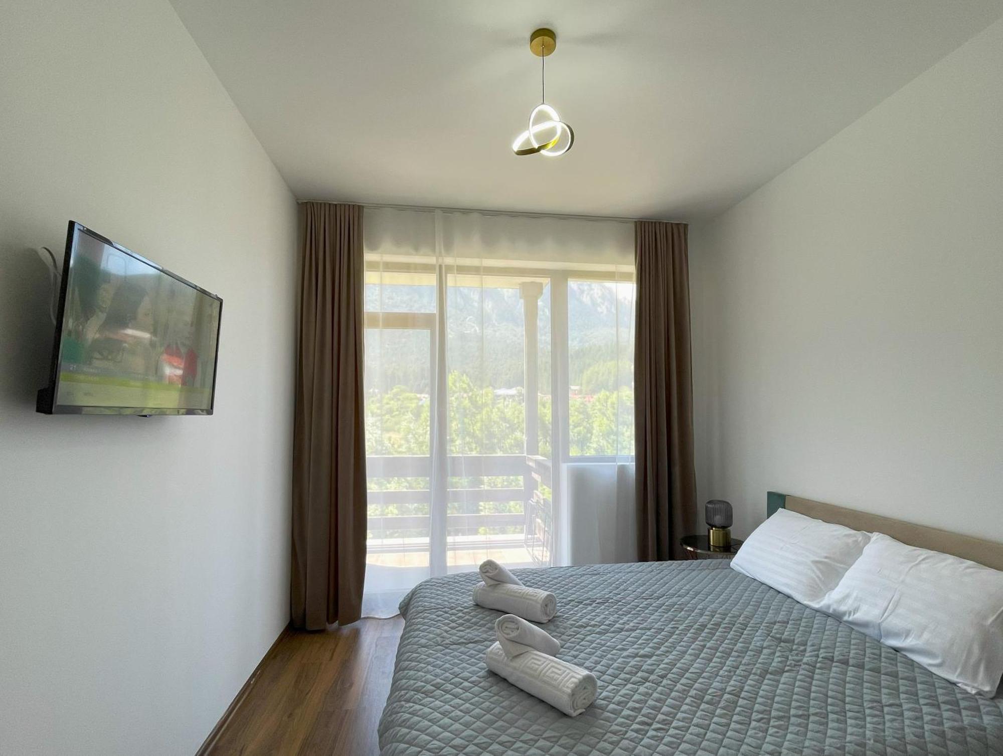 Alpine River With Peace And Mountain View Apartment